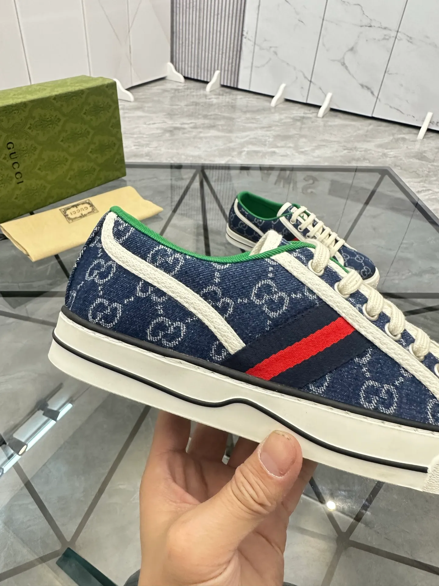 Men's shoes: 💰P360¥ Product trademark: Gucci* "Gucci*" low-cut casual shoes Regular size: 38-44 (can be customized to 45.46.) Product materials: Original material from the upper counter, breathable lining, original outsole. Number: 661